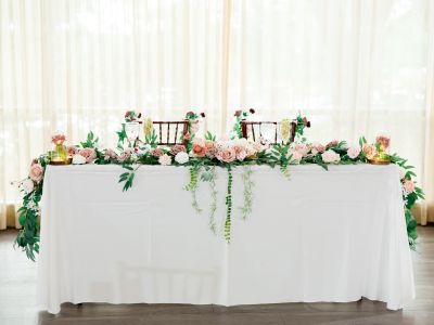 Sweetheart table-min